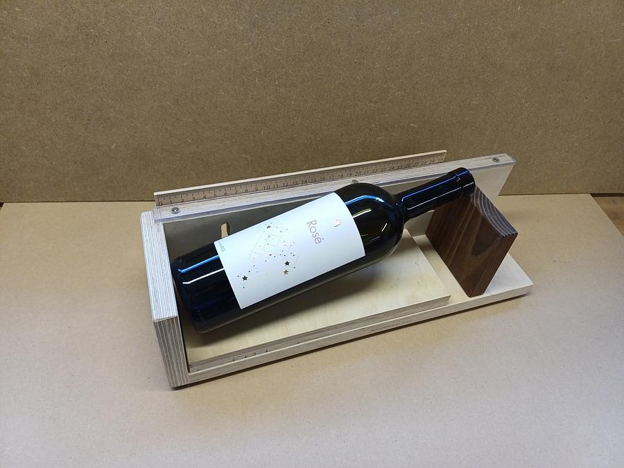 BOTTLE LABELING JIG