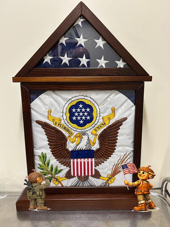 MEMORIAL OR GIFT FLAG BOX FOR TWO TYPES OF FLAGS