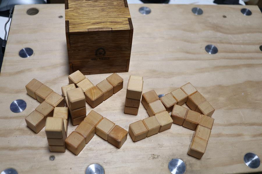 “AKKU” Packing Puzzle.