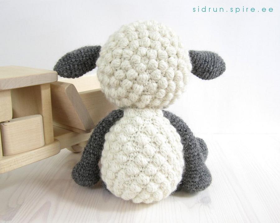 Bobble stitch sheep