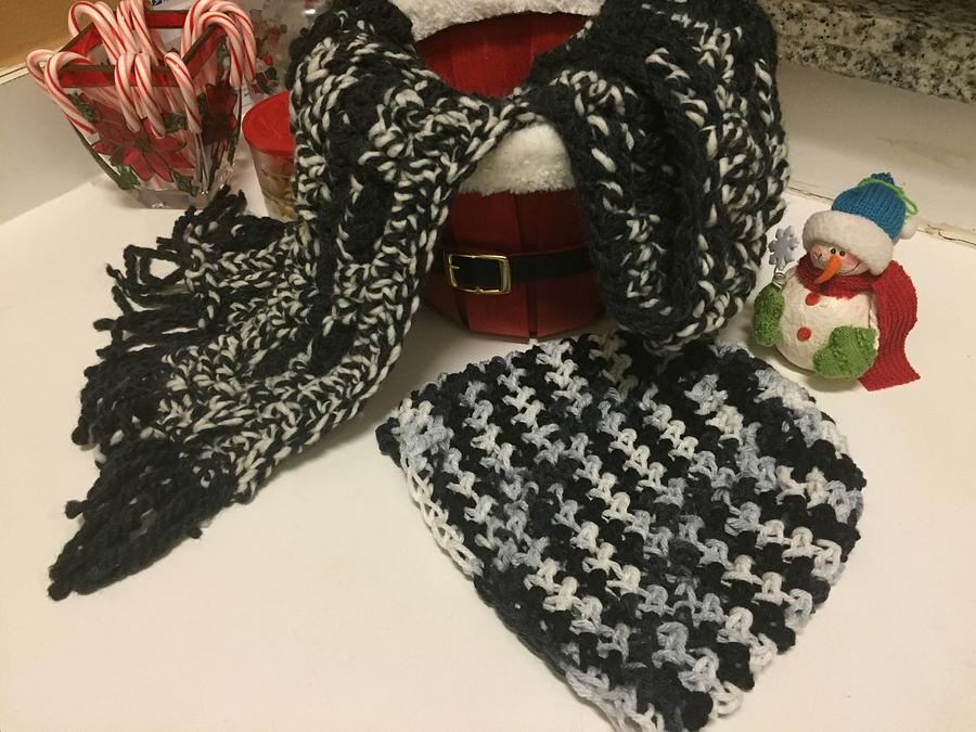 Black & White Scarf & Beanie