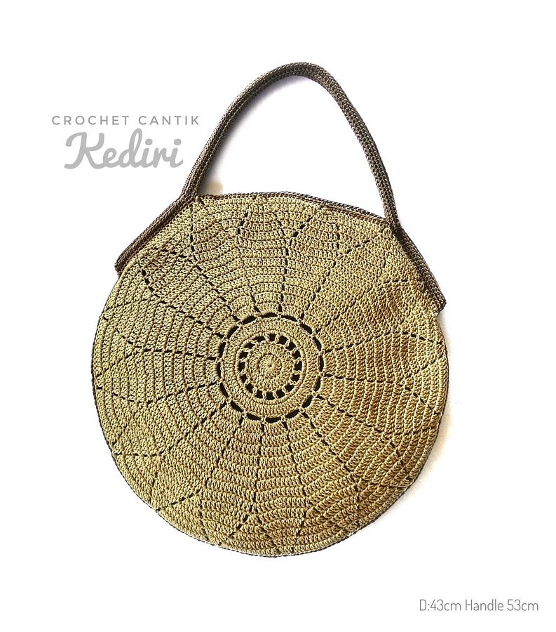 Round tote bag