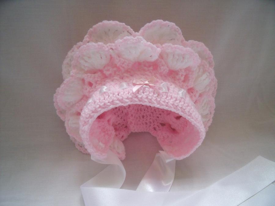 Scalloped bonnet