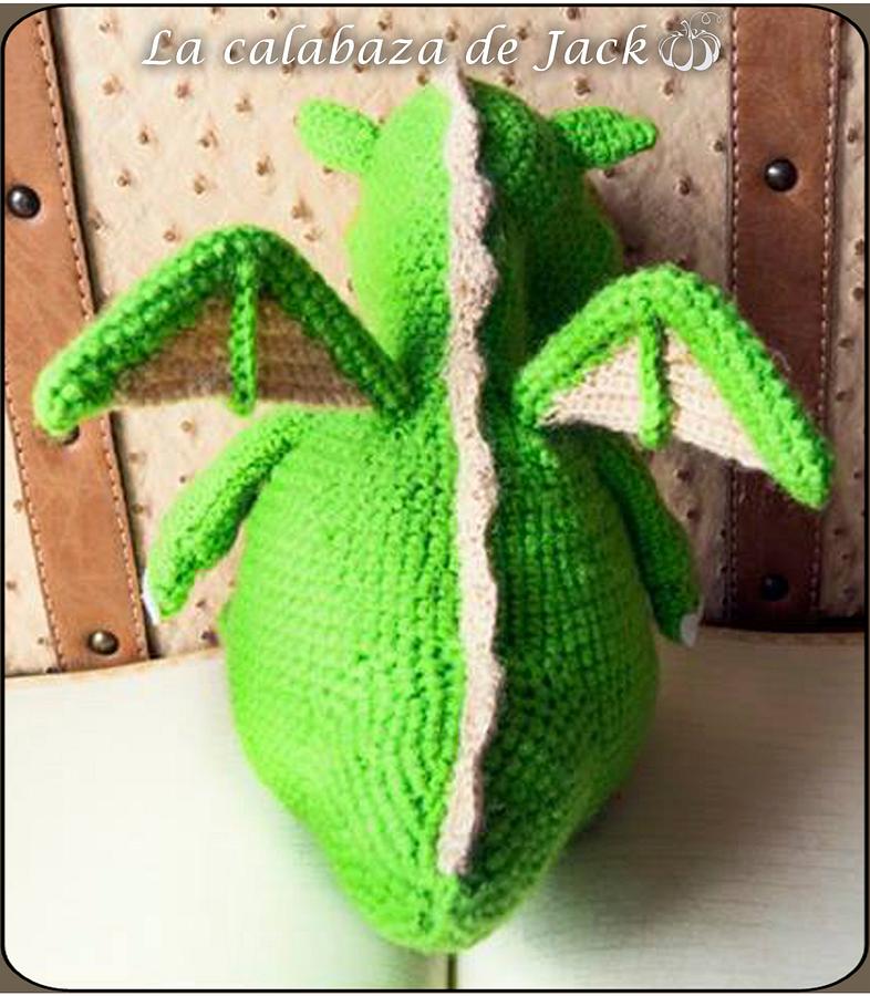 Green crochet dragon - La Calabaza de Jack