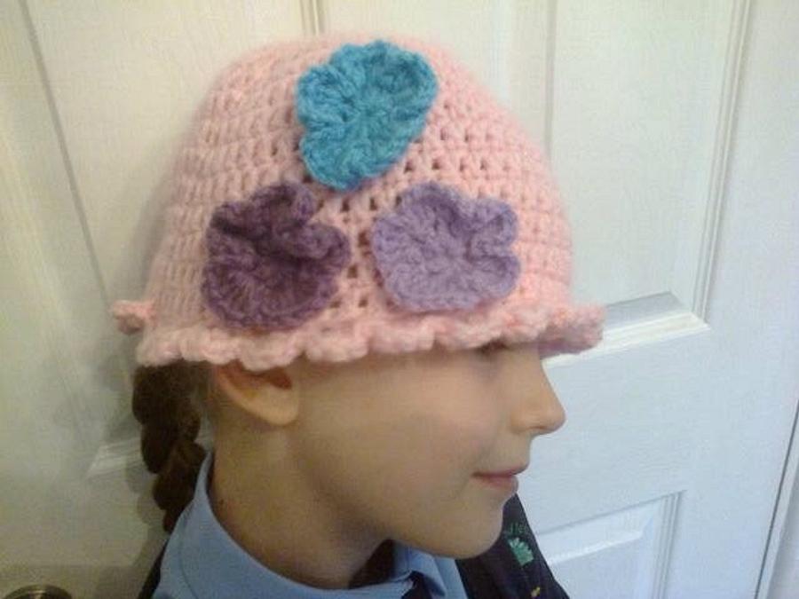 Girls beanie hat with brim