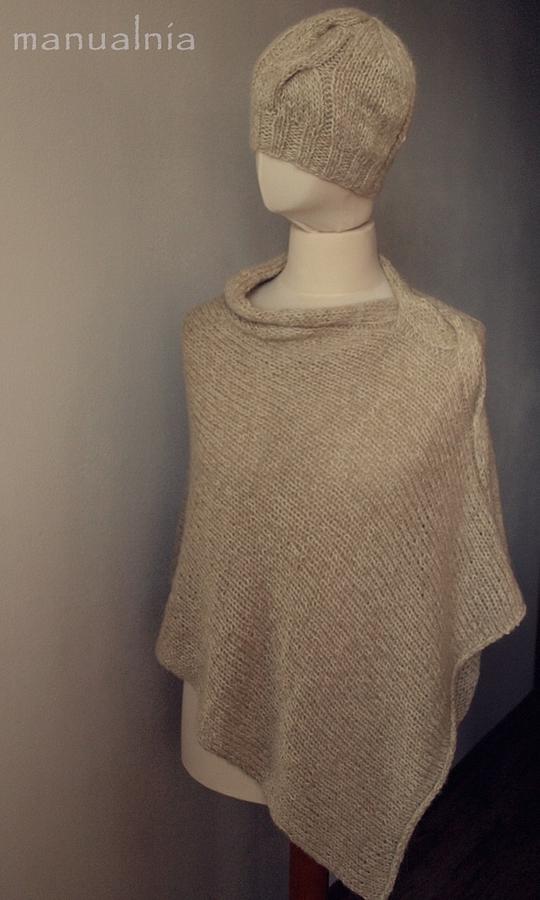 Poncho with big side cable