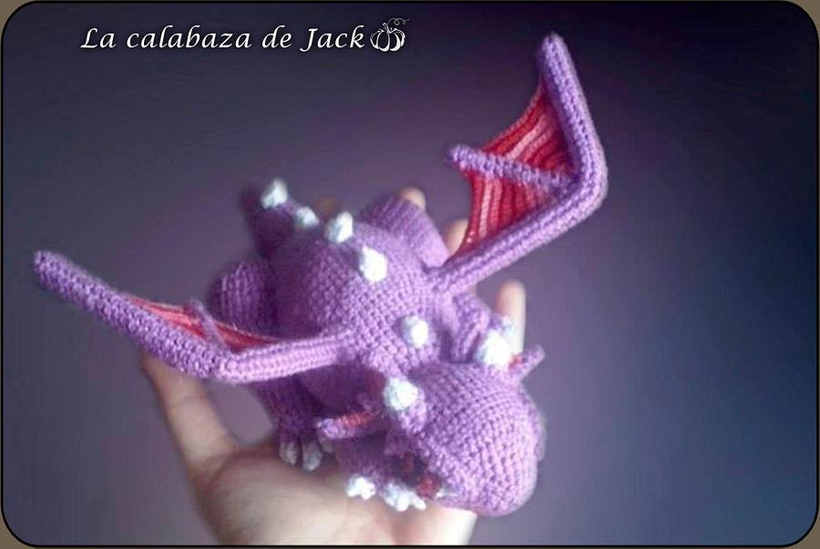 Purple crochet dragon - La Calabaza de Jack