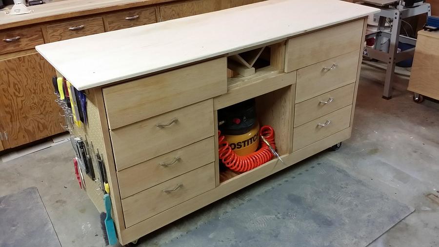 Mobile workstation with built-in downdraft box