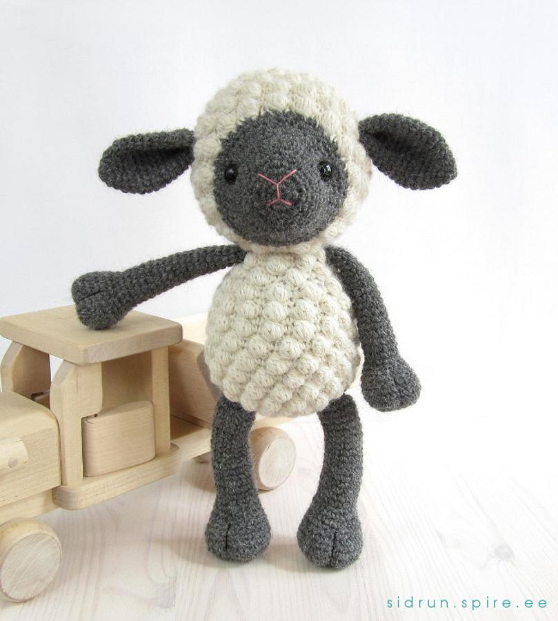 Bobble stitch sheep