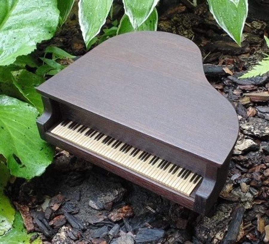 52-36 Piano box 