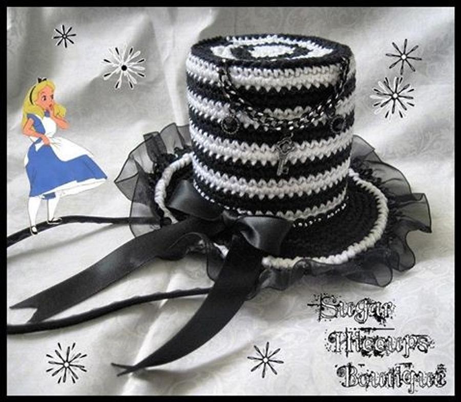 Alice Crochet Mini Top Hat