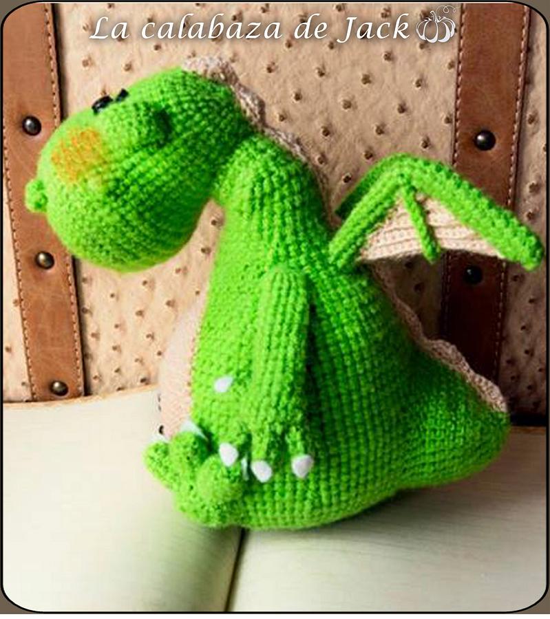 Green crochet dragon - La Calabaza de Jack