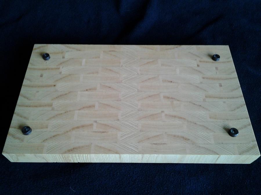 End grain cutting board