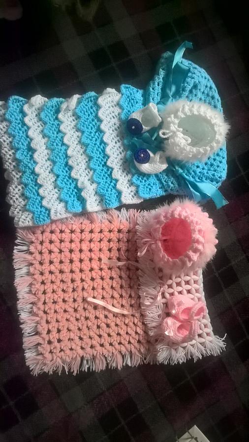 nest set and pompon blanket set