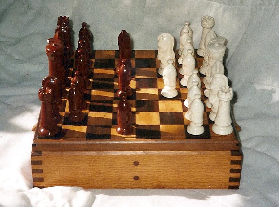 Sliding top chessboard