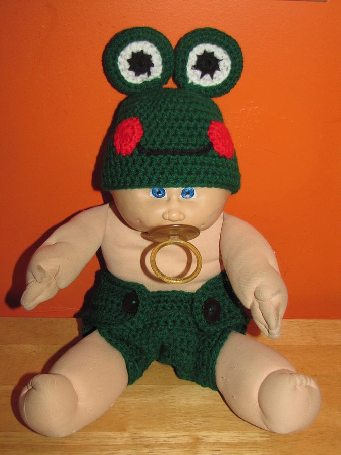 Frog - Hat, Diaper cover, mittens & Botties set