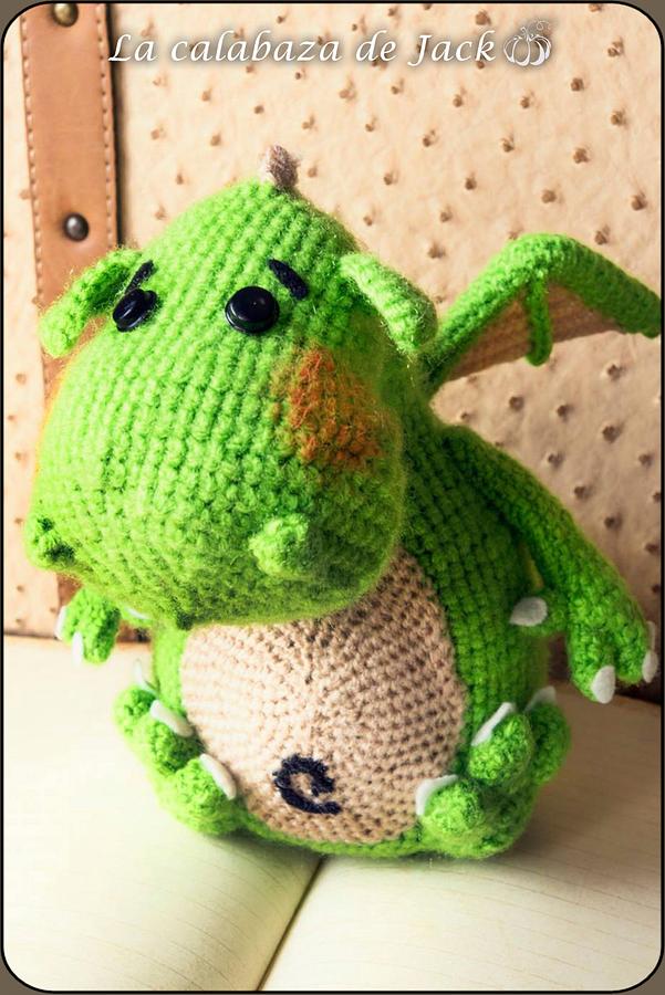 Green crochet dragon - La Calabaza de Jack