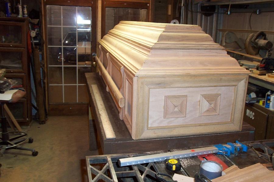 casket , cutting the lid
