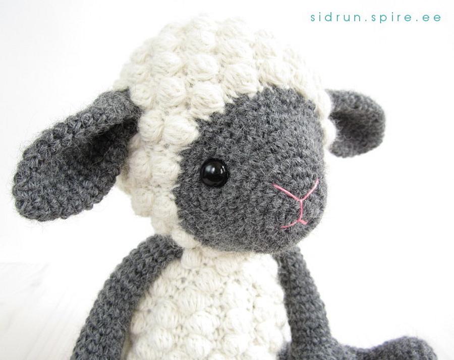 Bobble stitch sheep