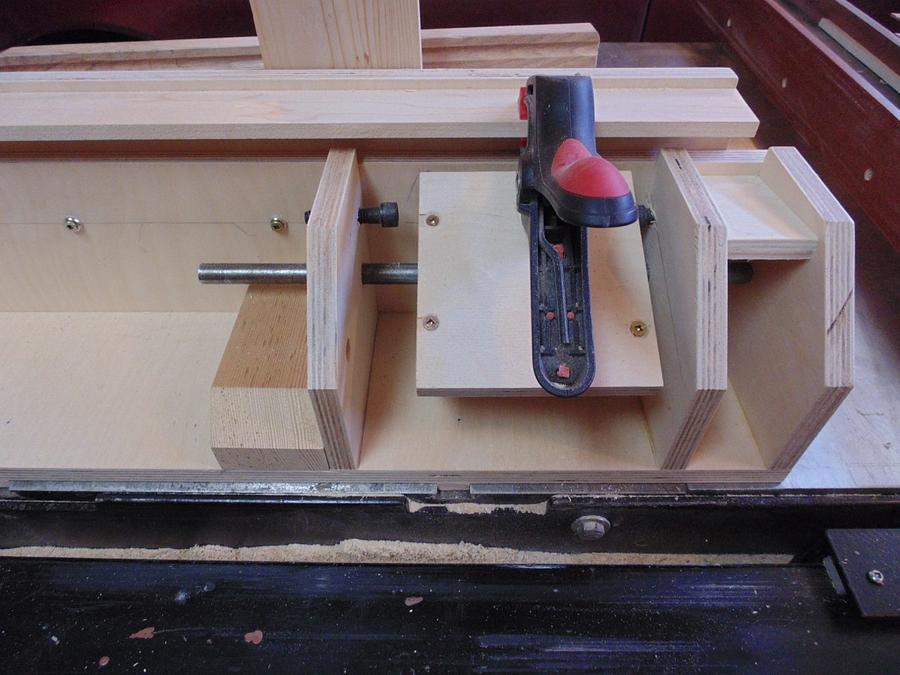 BOX JOINT JIG WITH ADJUSTEBLE INDEX 