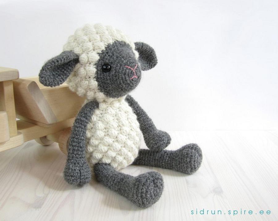 Bobble stitch sheep