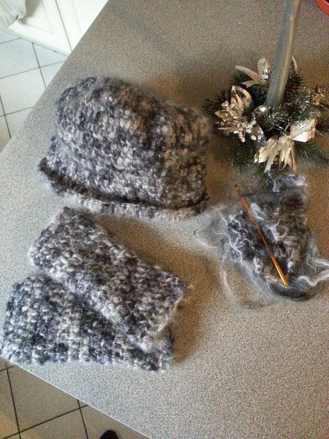 Mohair cloche hat & matching fingerless mittens