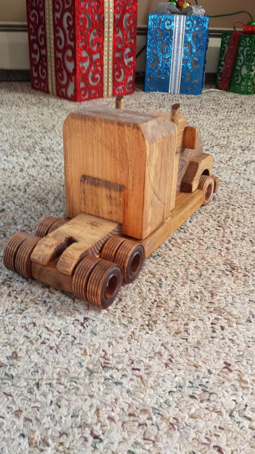 Wooden toy rig w/flatbed