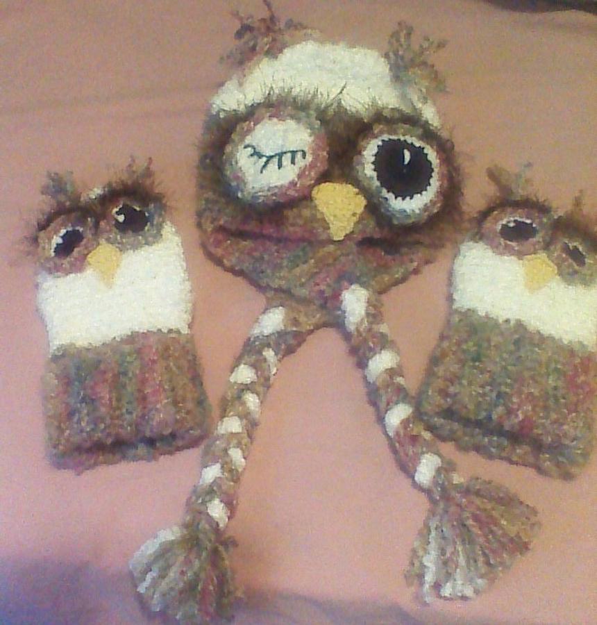 Winking Owl hat & mitts set