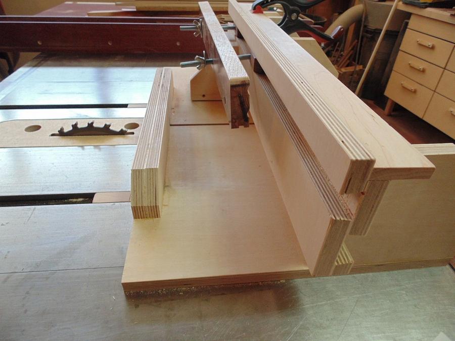 BOX JOINT JIG WITH ADJUSTEBLE INDEX 