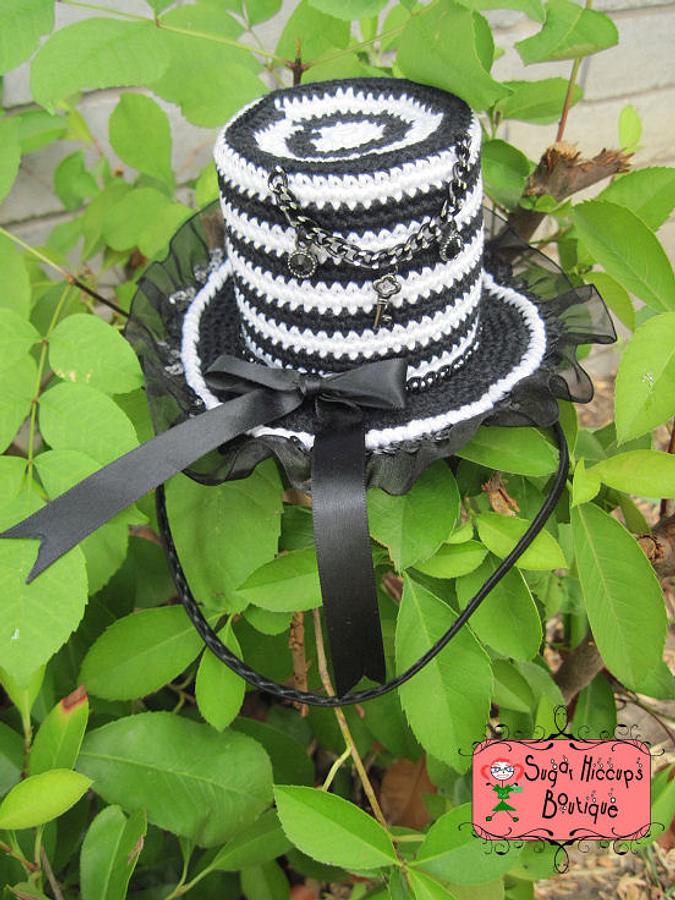 Alice Crochet Mini Top Hat