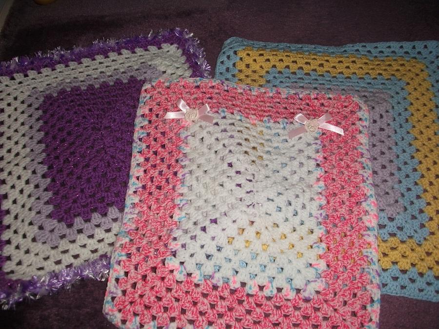 3 dolls blankets