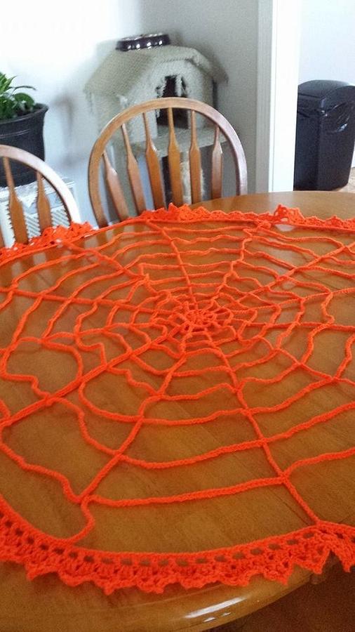 spider web table runner