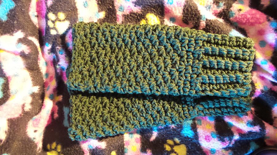 Green fingerless gloves