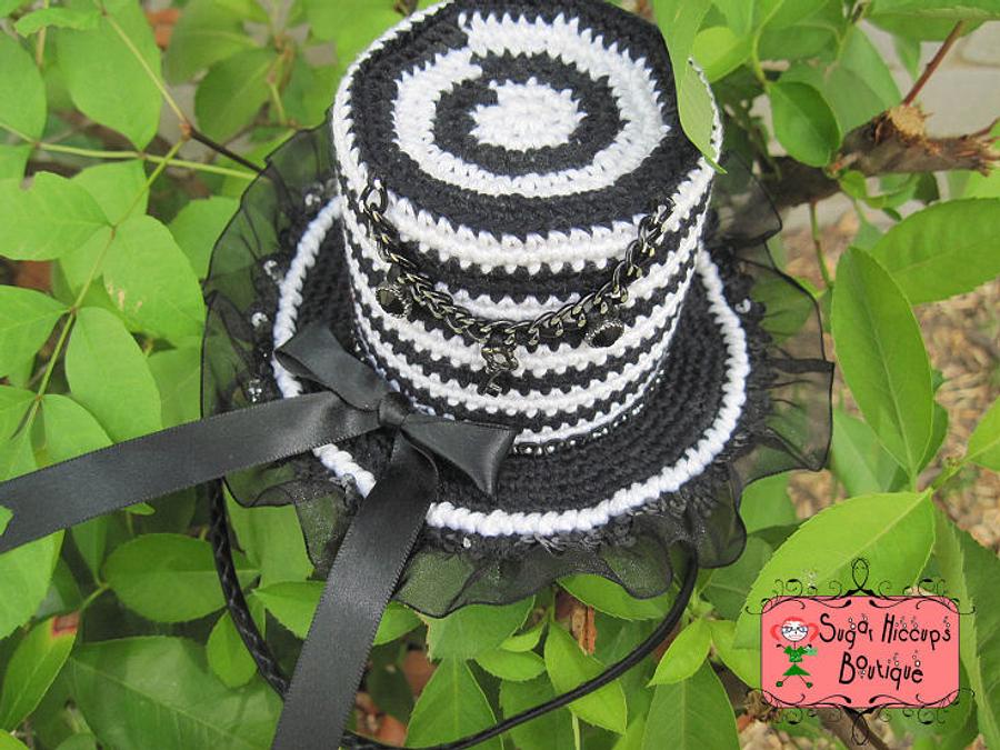 Alice Crochet Mini Top Hat