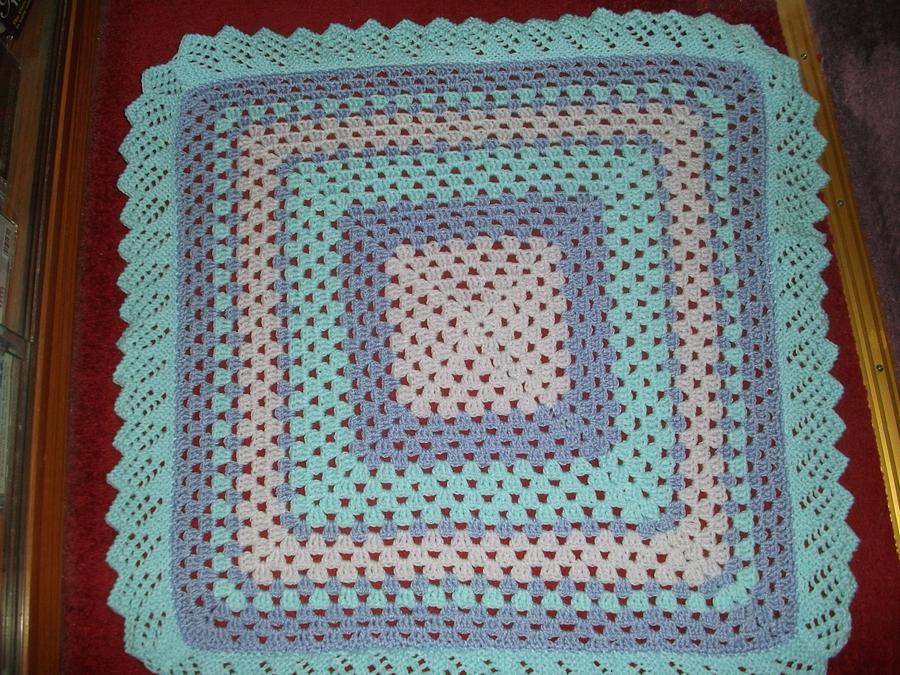 frill trim crochet blanket