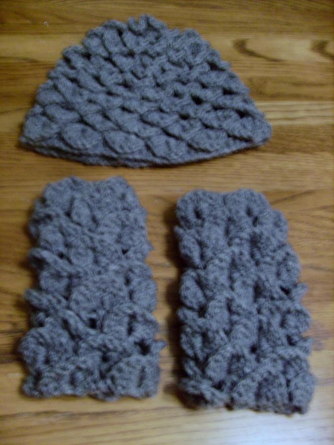 Gray Crocheted Crocodile Stitch Hat & Fingerless Gloves 