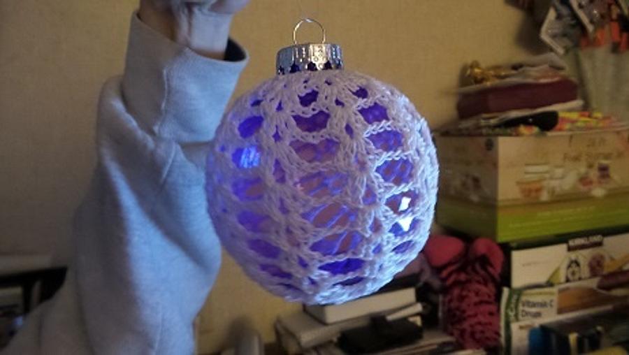 Crochet ornament bulb