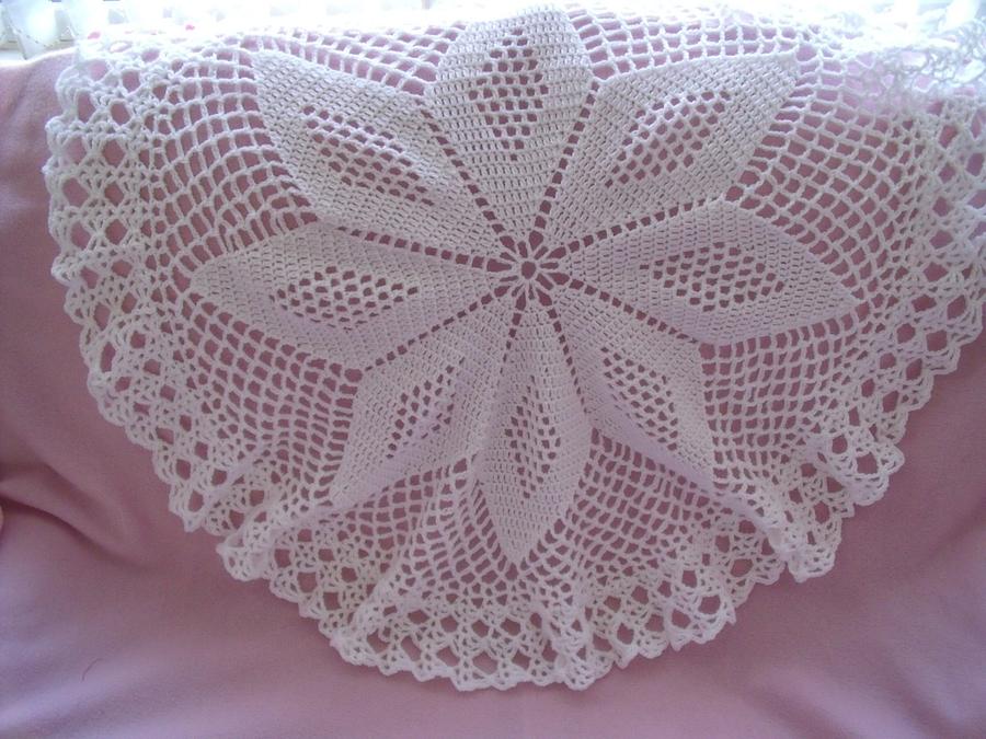 Star design circular  heirloom baby shawl 