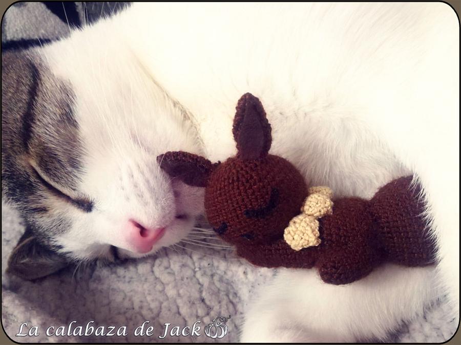 Sleepy Eevee Amigurumi - Pokemon - La Calabaza de Jack