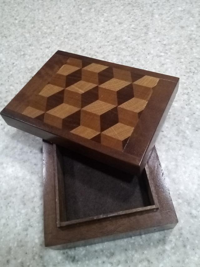 Small Box Woodworking Project by Albert Craftisian