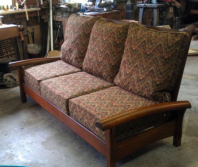 Arts and Crafts couch Woodworking Project by QSWO Craftisian