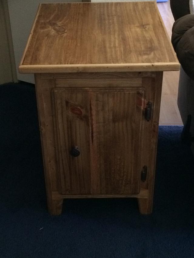 Knotty pine end-table by David - Craftisian