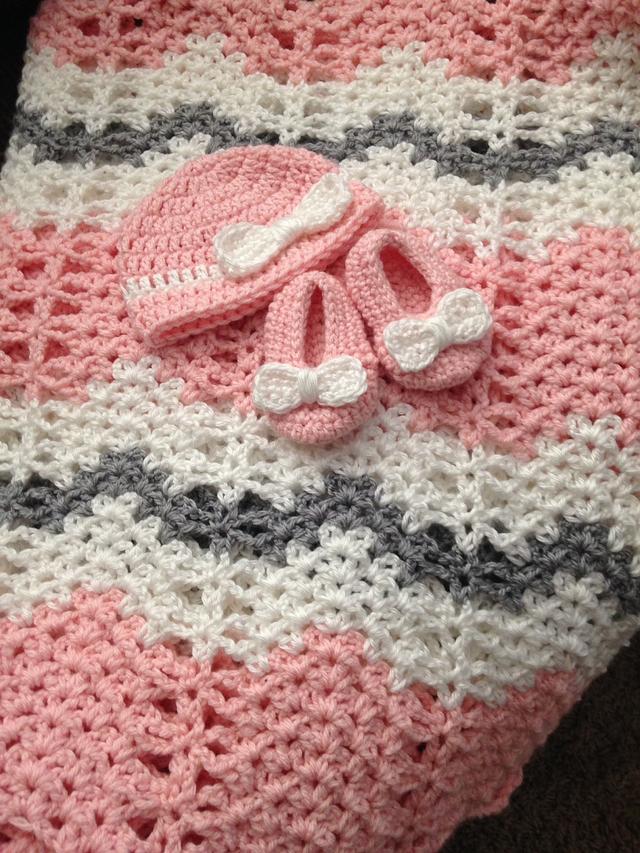 Chevron Baby Blanket with Hat & Booties Needleworking Project by Jul