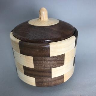 Segmented Walnut and Maple Box - Woodworking Project by Roger Gaborski Segmented Walnut and Maple Box - Woodworking Project by Roger Gaborski
