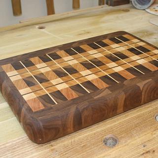 Plaid Cutting Board - Woodworking Project by Bondo Gaposis Plaid Cutting Board - Woodworking Project by Bondo Gaposis