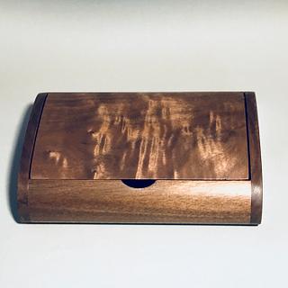 Small Walnut Box with Lift Lid - Woodworking Project by Roger Gaborski Small Walnut Box with Lift Lid - Woodworking Project by Roger Gaborski