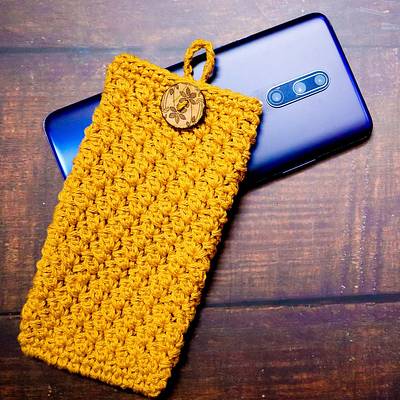 How to Make a Textured Crochet Mobile Pouch - Project by rajiscrafthobby