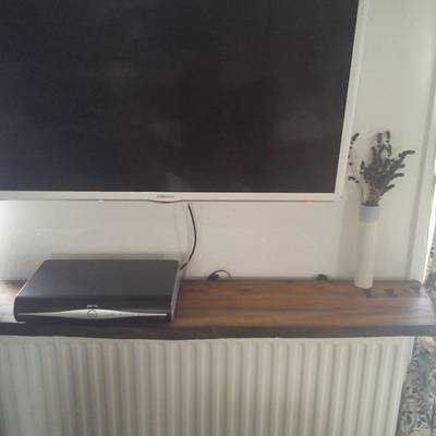 Floating shelf under TV - Project by Wolf (& Rabbit!)