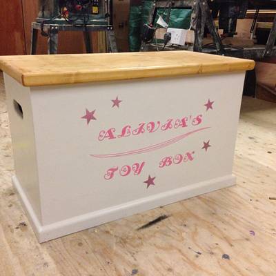 Personalised toy box - Project by iGotWood