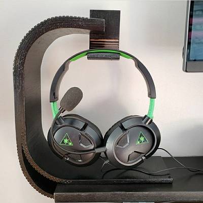 Desk Mounted Headphone Stand using Kerf Bending - Project by Alexis